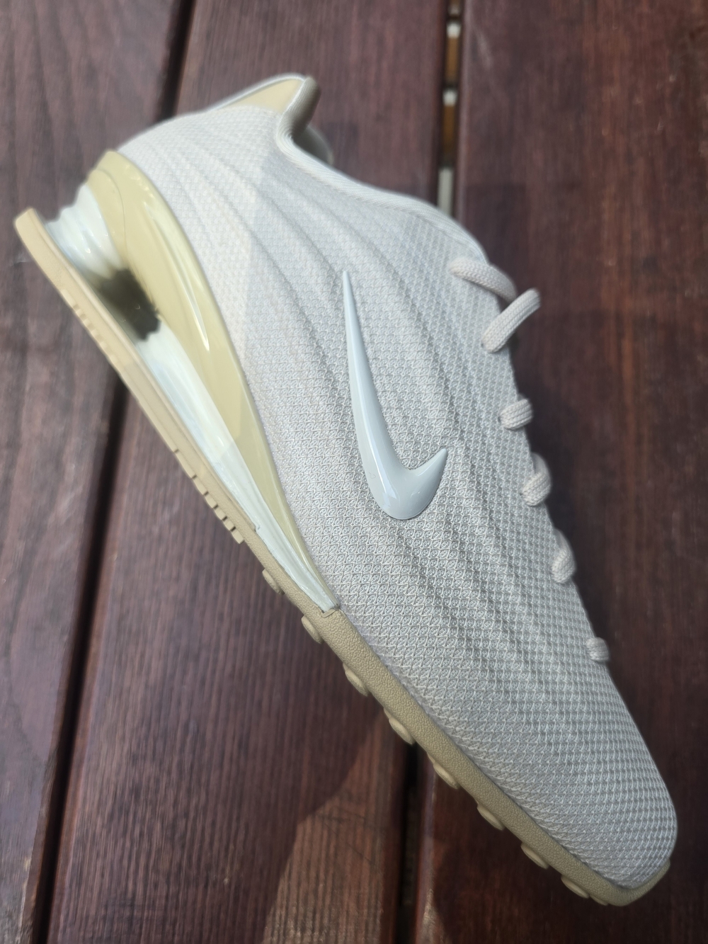NEW!!! Nike Women's Shox Z Sneakers,Color: Oatmeal/Phantom-Linen, Size W7 - Picture 4 of 16